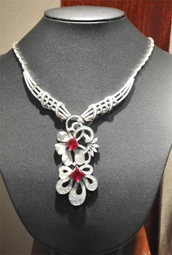 Tiesh Launches Its Exquisite New Showroom In Colombo Daily Mirror Tiesh S New Showroom Is One Of The Best In Country And Features An Array Glittering Gems Beautifully Crafted Jewellery Collections