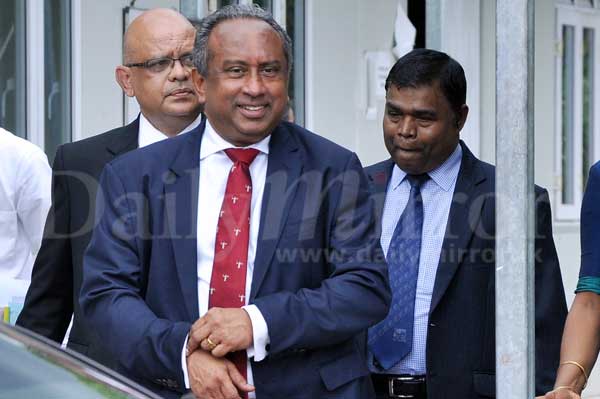 BoC, Peoples' Bank NSB officials tell PCol; Ravi told state banks to bid low Image_1507174287-a069edb5c9