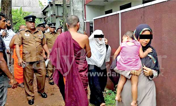 Image result for buddhist priests attack polis in sri lanka