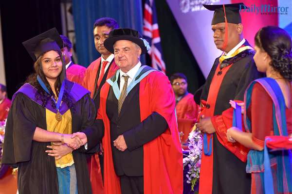 Daily Mirror 700 Esoft Graduates Celebrated At London Metropolitan University Graduation